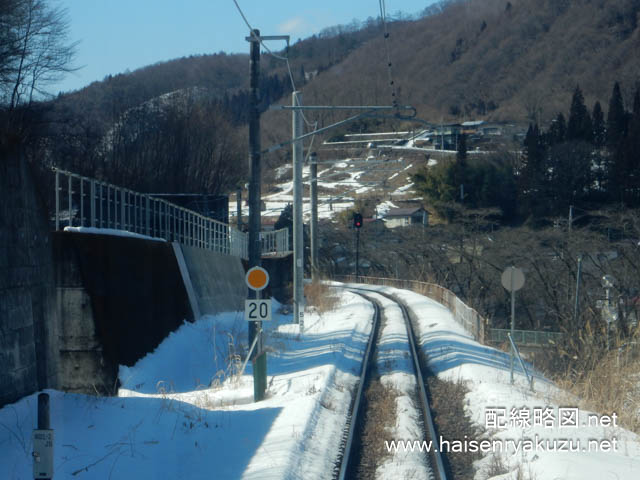 吾妻線万座・鹿沢口駅付近の徐行信号機